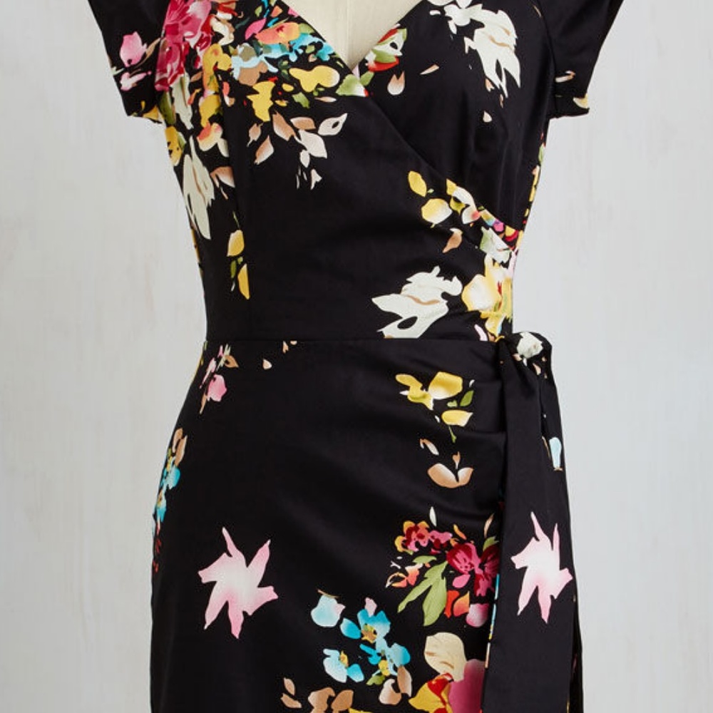 ModCloth Vintage Style Dress in black and floral 8(UK)